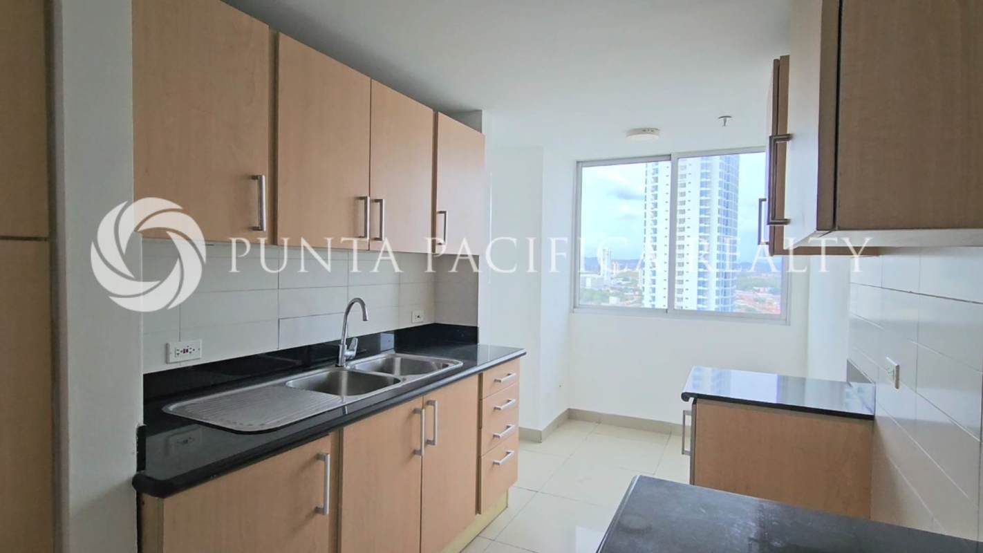 Bright bedroom with city view, built-in closet and ensuite bathroom at PH Sevilla Costa del Este Panama