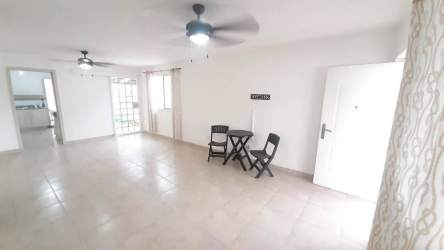 Kitchen with granite countertops, gas stove, oven, double sink, tiled backsplash in house for rent Quintas de Arraiján