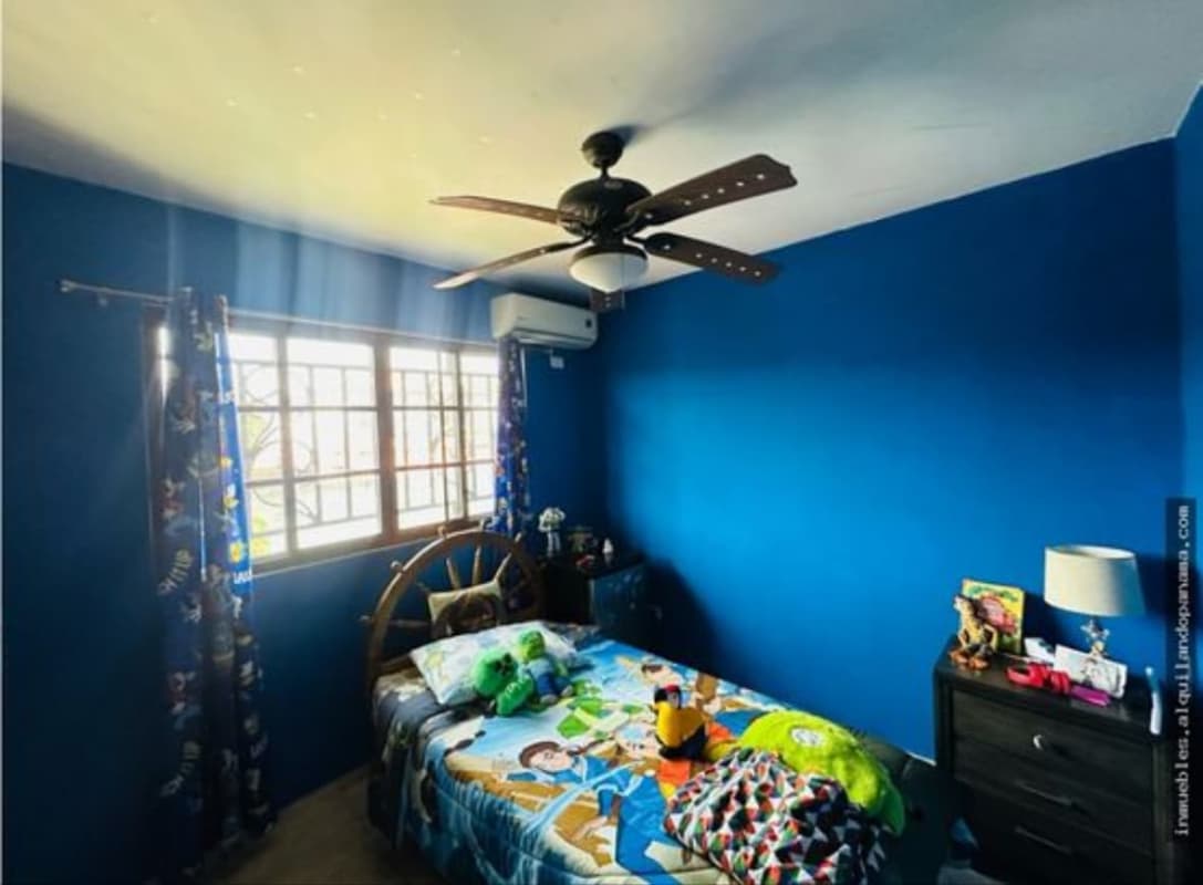 Children's bedroom with blue walls, nautical bed, ceiling fan and AC Mirador del Lago Panama