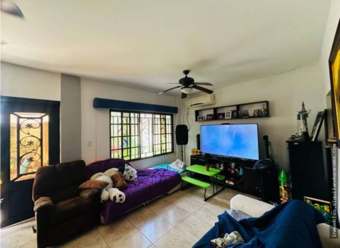 Spacious 3BR House for Sale in Mirador del Lago Las Cumbres