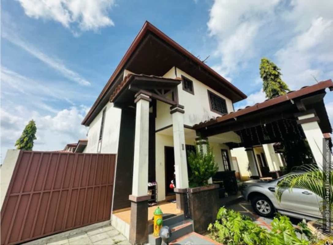 Exterior two-story house with tiled roof, carport and front garden in Mirador del Lago Las Cumbres Panama City