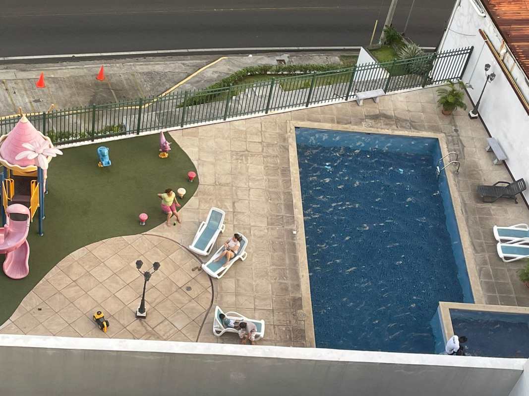 Shared recreation space with swimming pool and child playground PH Vista Marina Towers Panama