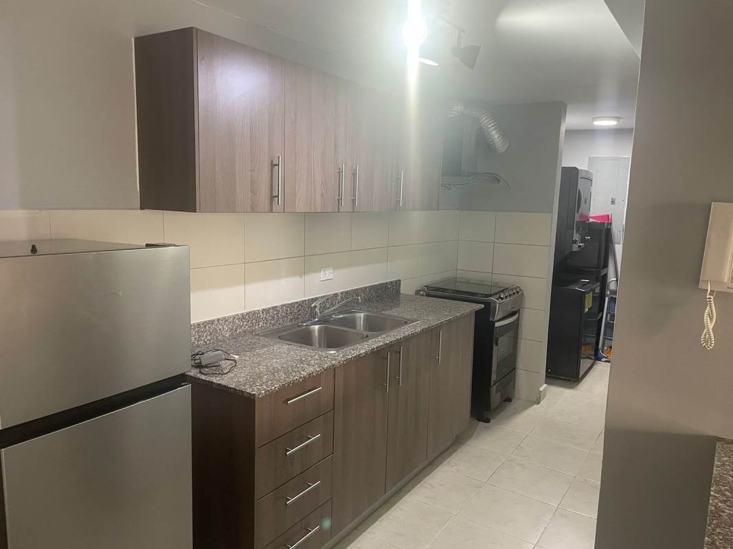 Secondary bedroom built-in wardrobe split AC ceramic tile PH Vista Marina Towers Panama