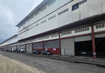 Industrial warehouse space with open floors, concrete surface, and steel structure in Colón Free Zone