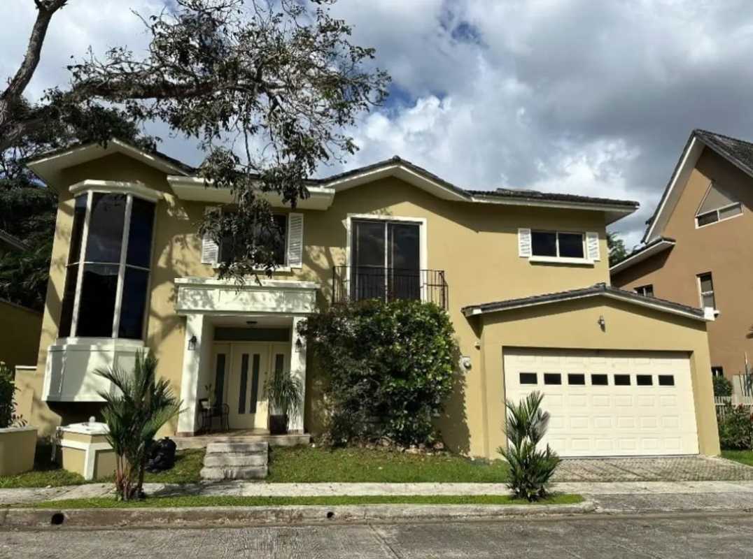 Spacious kitchen granite counters wood cabinetry Embassy Gardens Clayton Panama rental