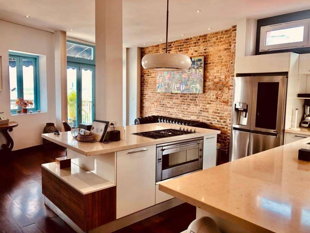 Cozy bedroom with hardwood floors, air conditioning, and large windows Casco Viejo