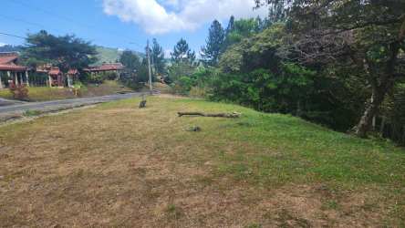 Vacant flat lot with paved road access Altos del María Panama mountain community