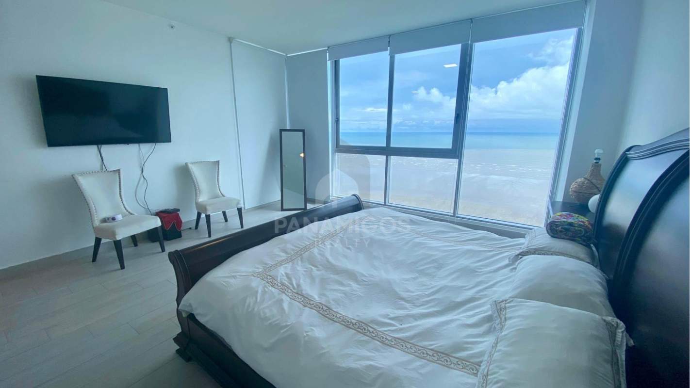 Contemporary bathroom with glass shower and marble wall tiles in PH Regalia Costa del Este