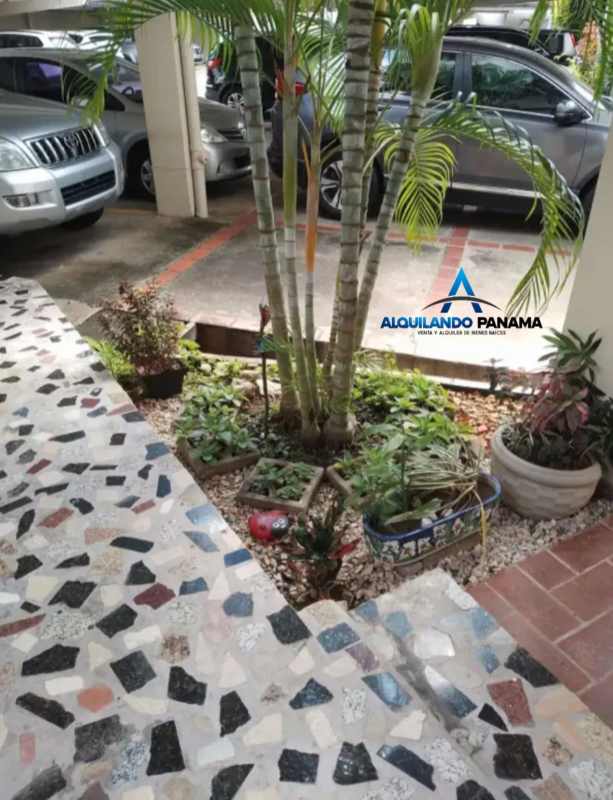 Covered carport with tropical plants in PH El Carmen Panama City