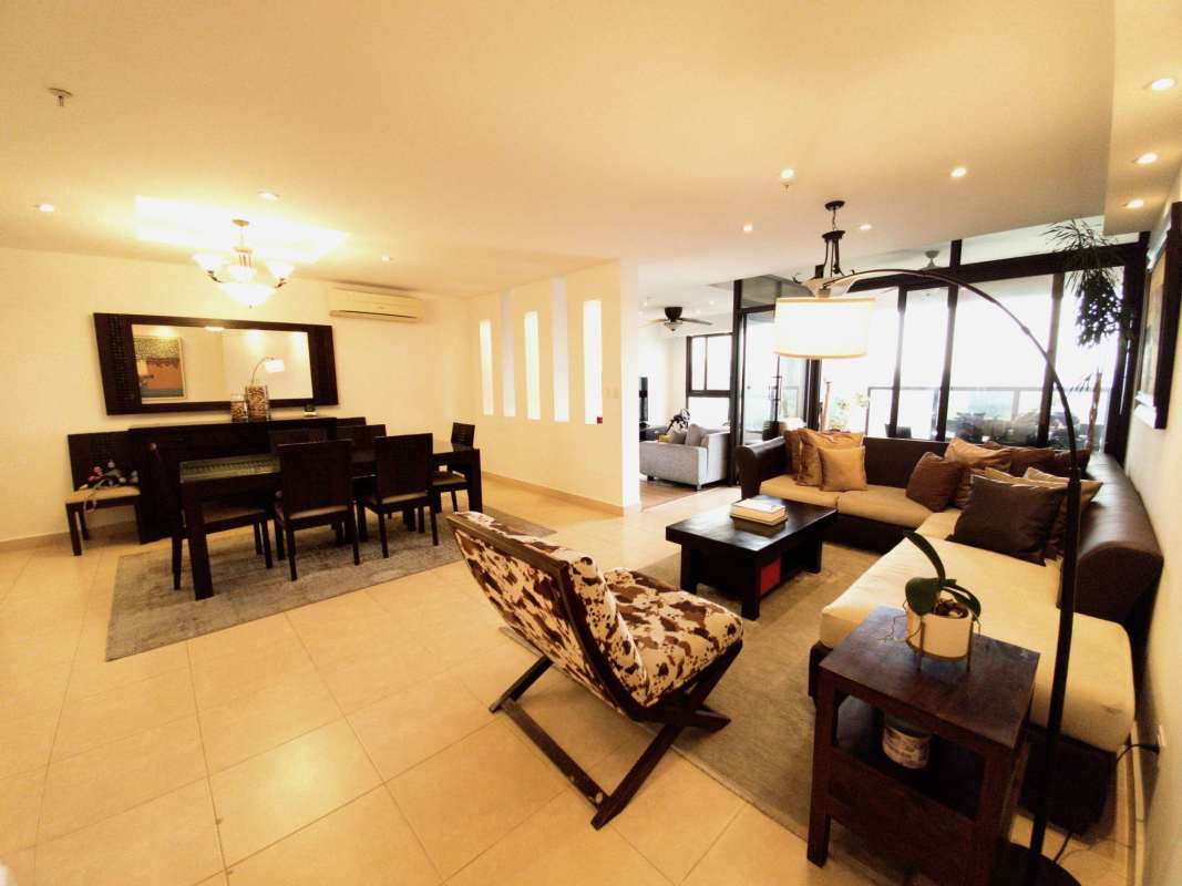 Elegant dining area with large windows in Parque del Mar II Costa del Este