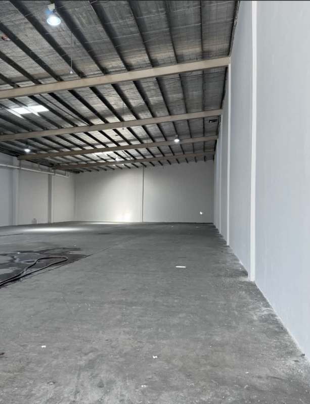 Modern empty warehouse space with 9m ceiling in Costa del Este Panama