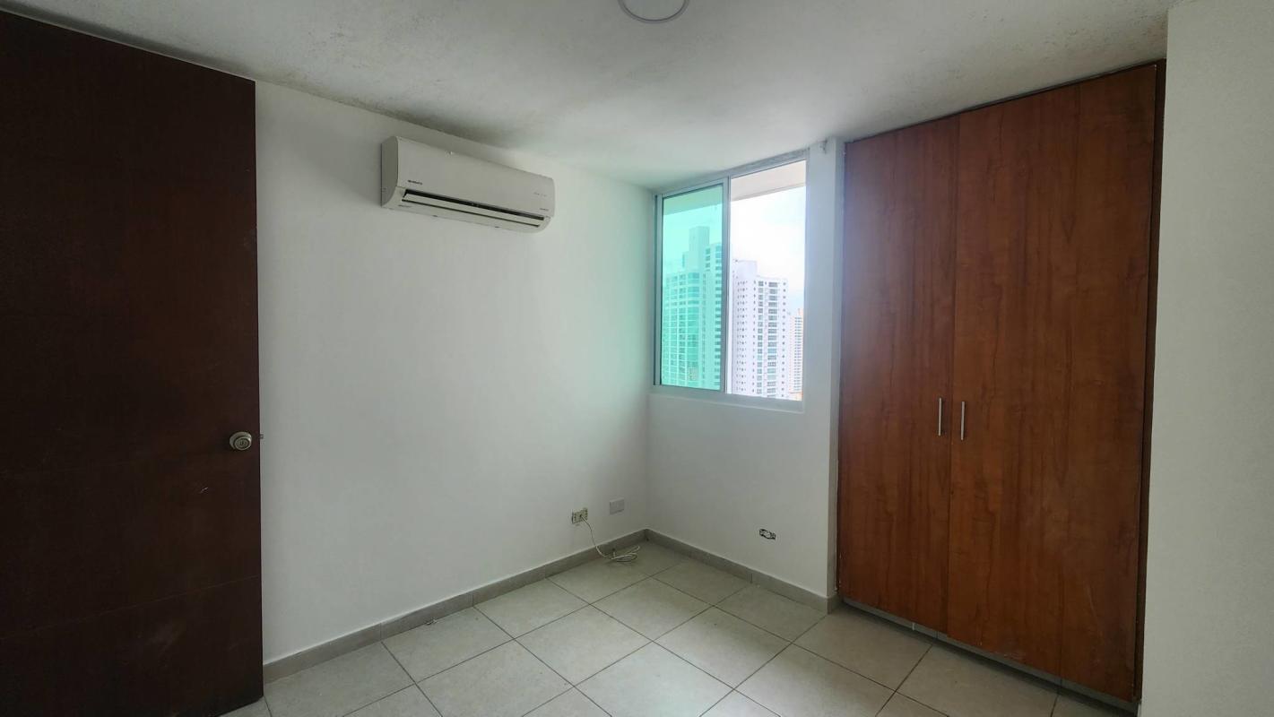 Bedroom with window and built-in closet in PH Terramar Panama City