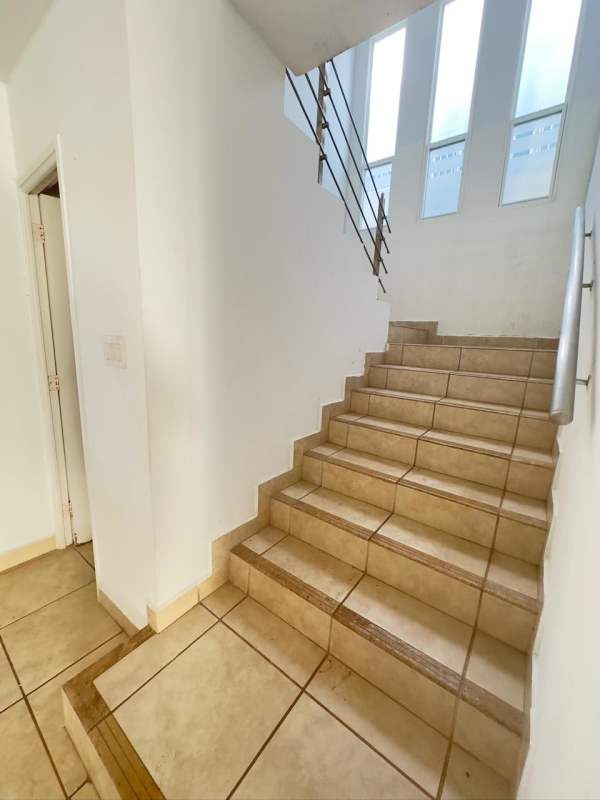 Tiled bedroom with multiple windows in PH Los Alpes Brisas del Golf Panama