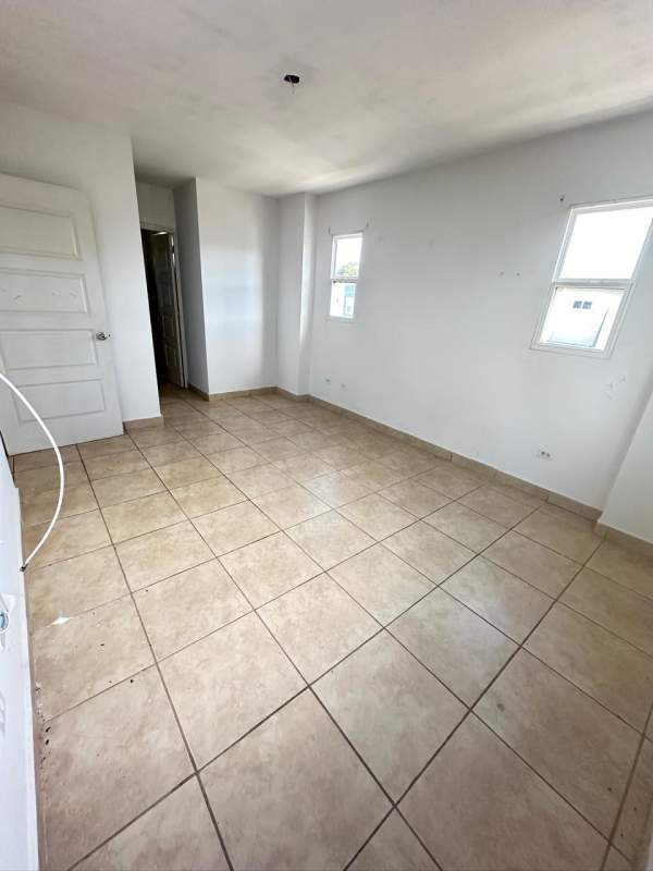 Bedroom with natural light, ceramic tiled floors and two small windows PH Los Alpes Panama