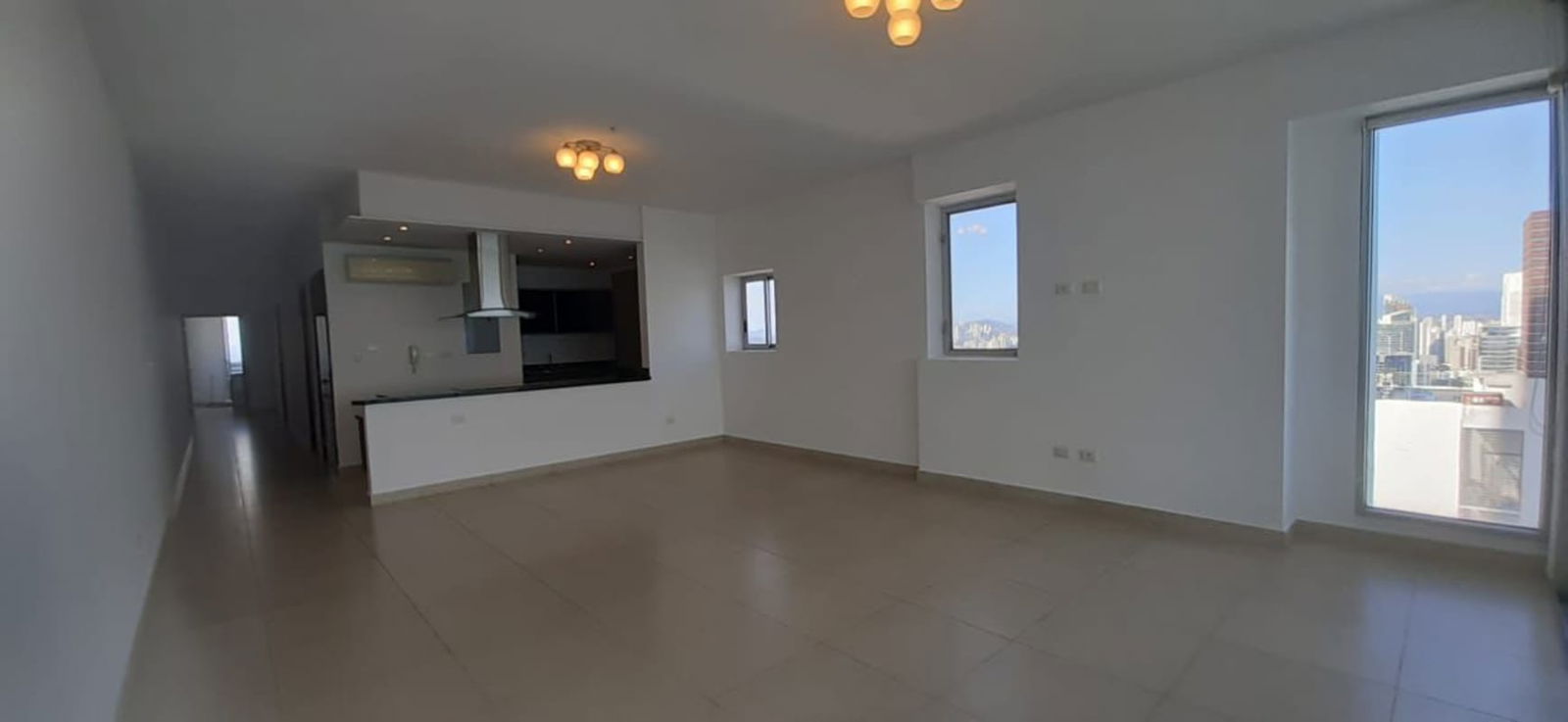 Contemporary bathroom with panoramic city and ocean view at PH BICSA apartment Panama