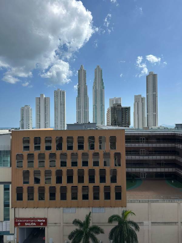 Large bedroom with en-suite bathroom and city views in PH Latitud Costa del Este Panama City