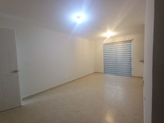 Bedroom with built-in closet with frosted glass sliding doors in Arboleda house Panama