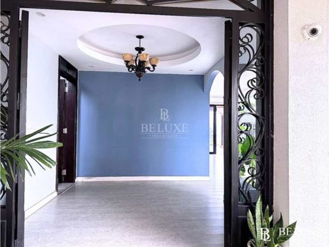 Modern kitchen island modular cabinetry silestone counters Altos de Betania house