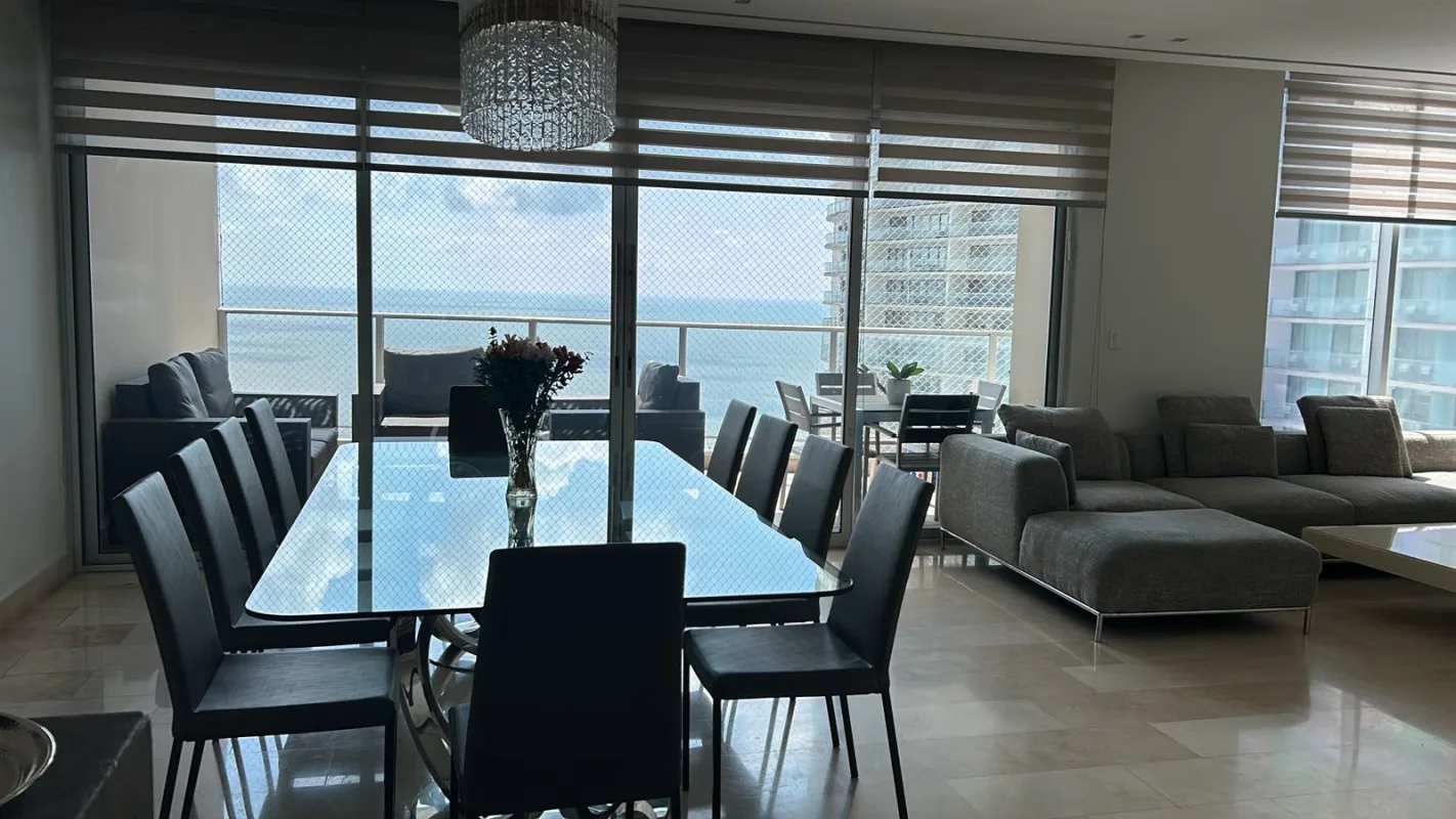 Secondary bedroom with marble floors, built-in closet, Punta Pacifica Panama