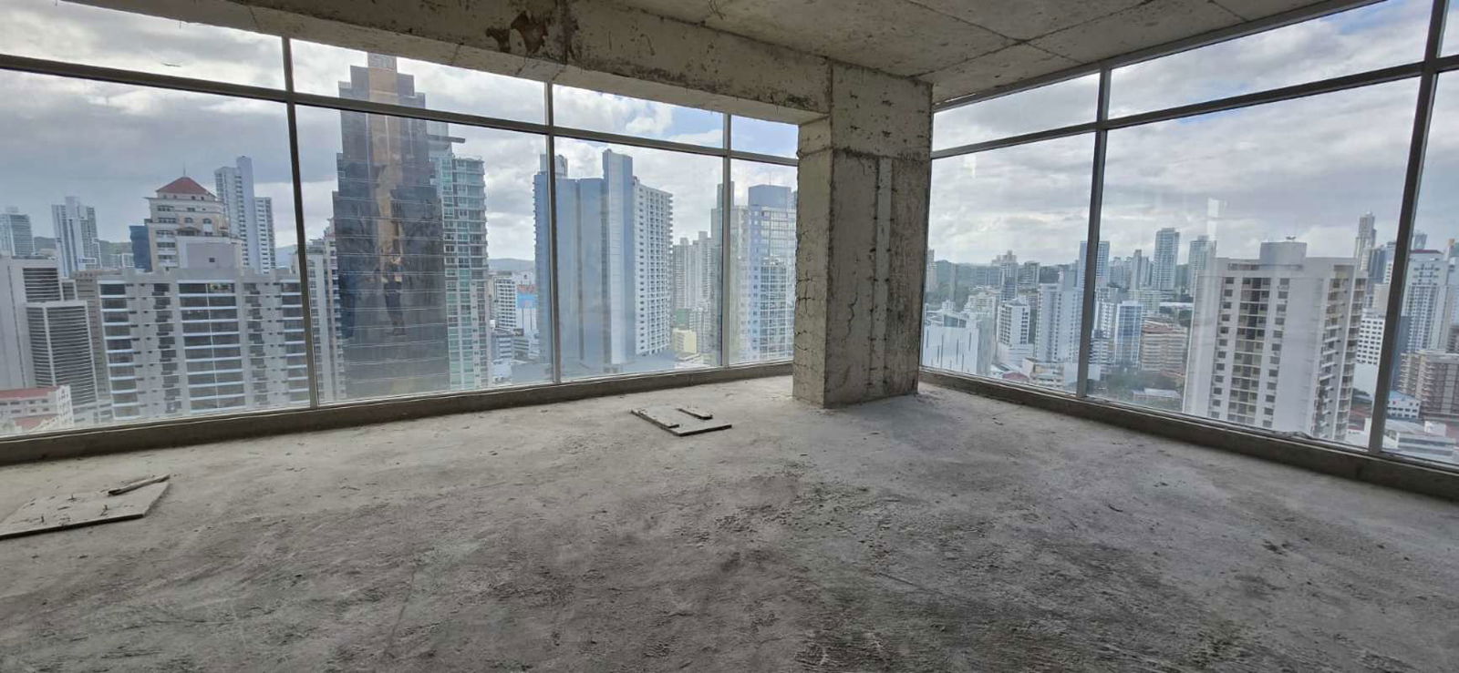 Unfinished commercial office with panoramic windows on a high floor PH Sortis Panama