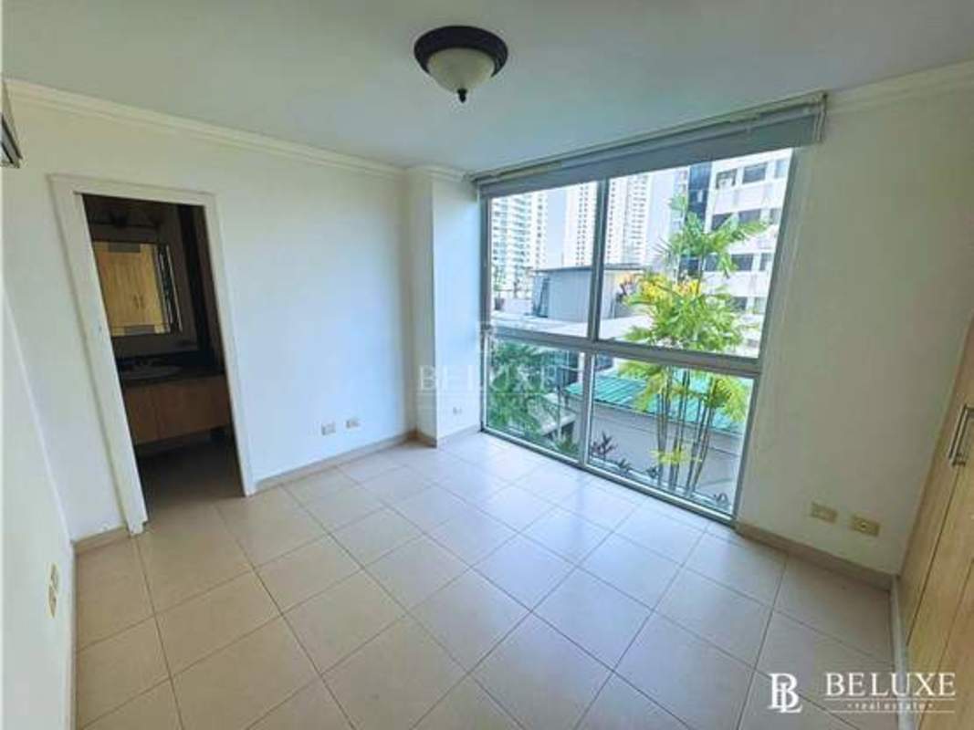 Bright master bedroom with large windows and en-suite bath PH Tao Tower Panama
