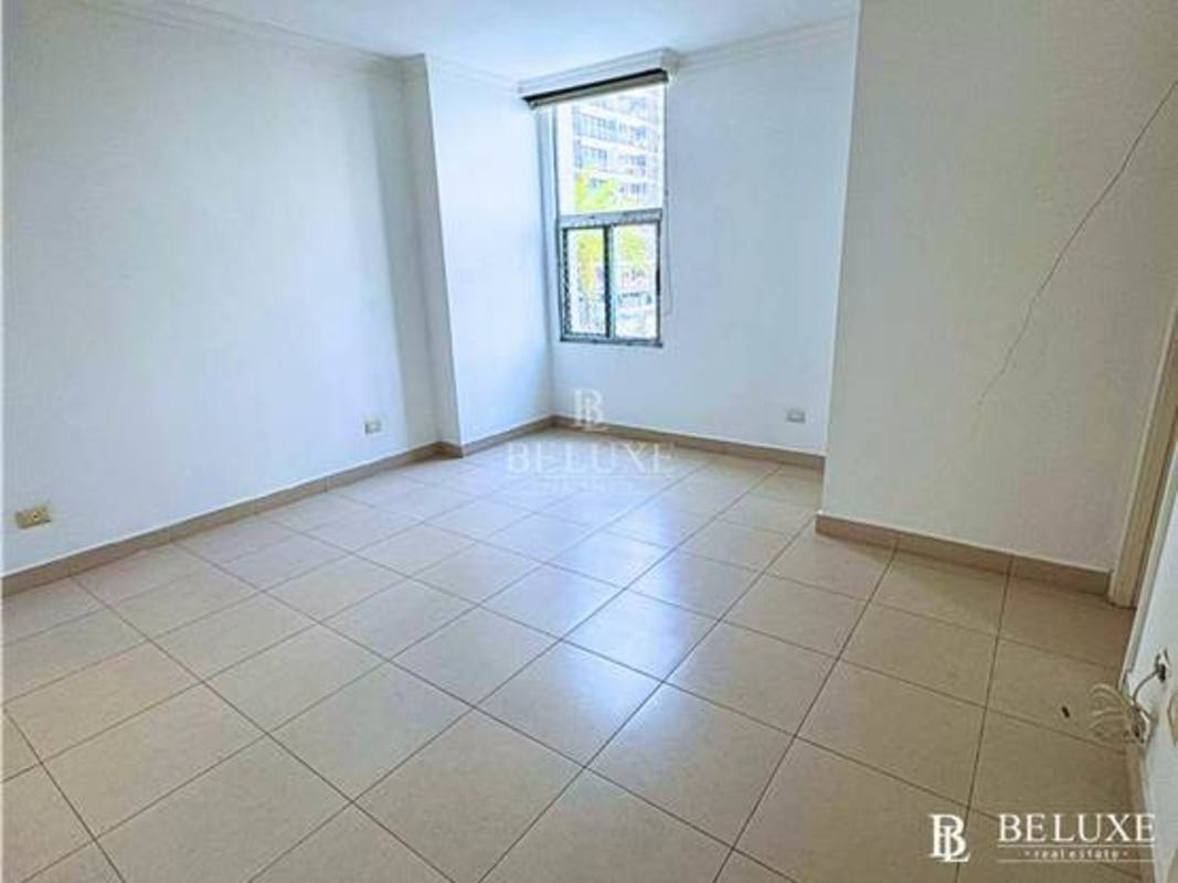 Luxury kitchen with granite breakfast bar in PH Tao Tower San Francisco Panama