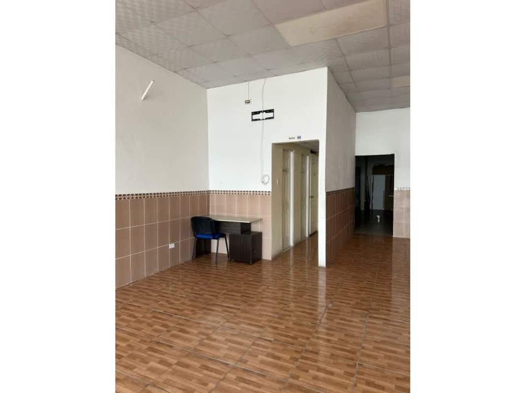 Tiled multi-use mezzanine with simple finish, office chair and desk in Plaza Santa Fe Panama