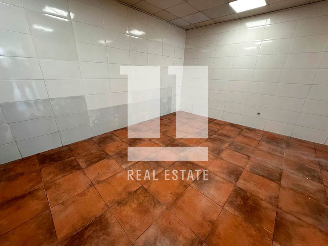 Tiled prep or service room in retail space PH Multicentro Panama