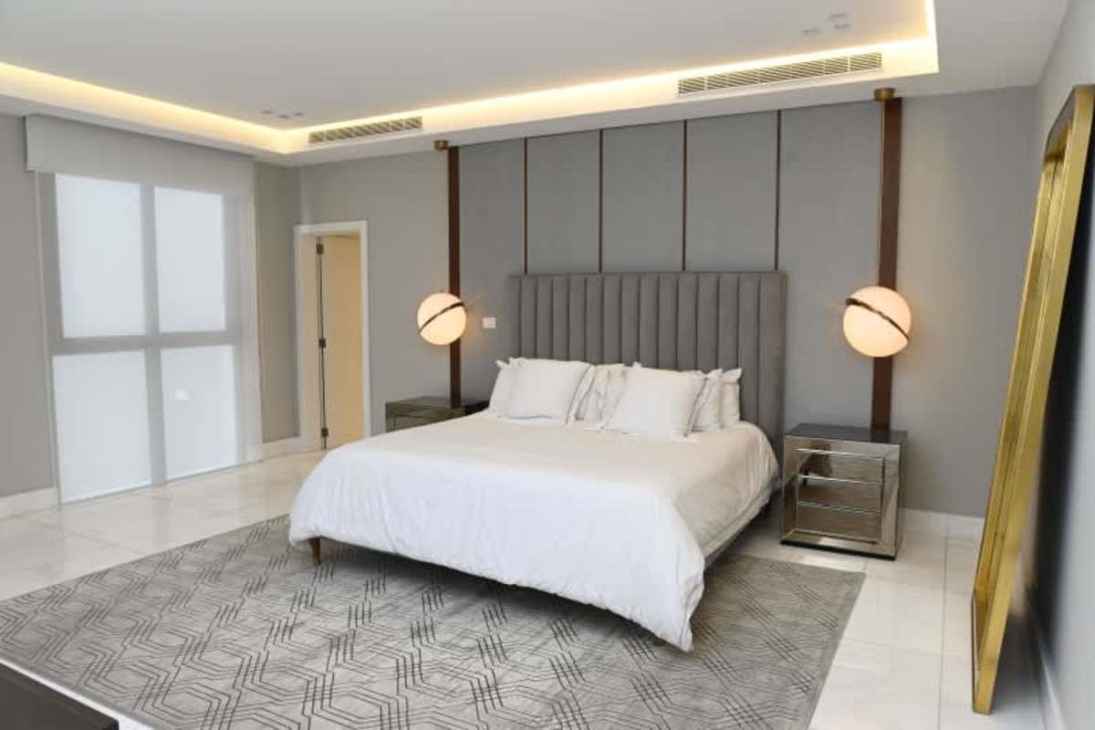 Contemporary guest bathroom with elegant fixtures and marble details in PH Ocean Waves Panama