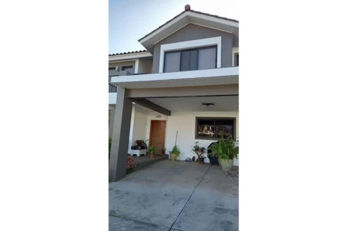 Contemporary facade of two-level house with carport and landscaping in Paseo del Norte Panama