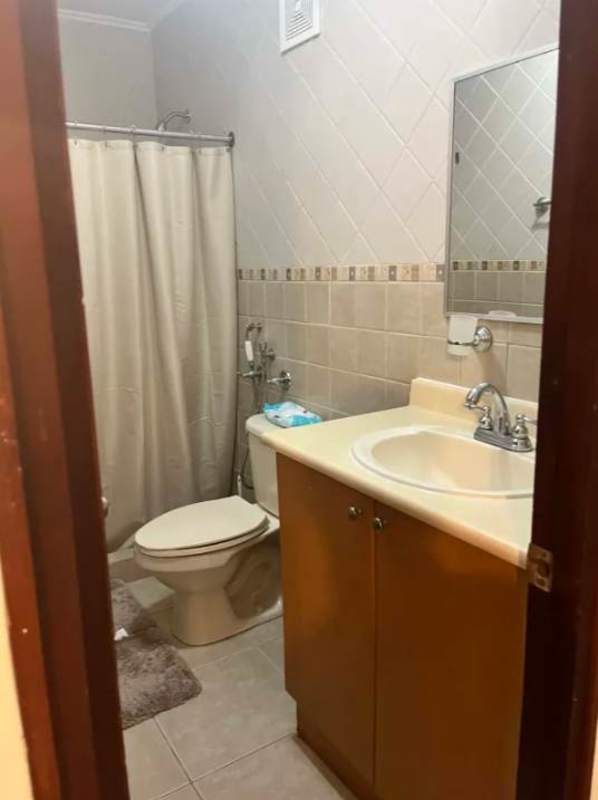 Bathroom bathtub vanity beige tiles PH Costa del Este Park Panama