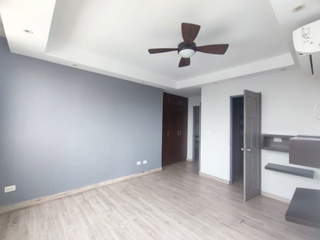 Apartment for Sale in San Francisco - 4 bedrooms