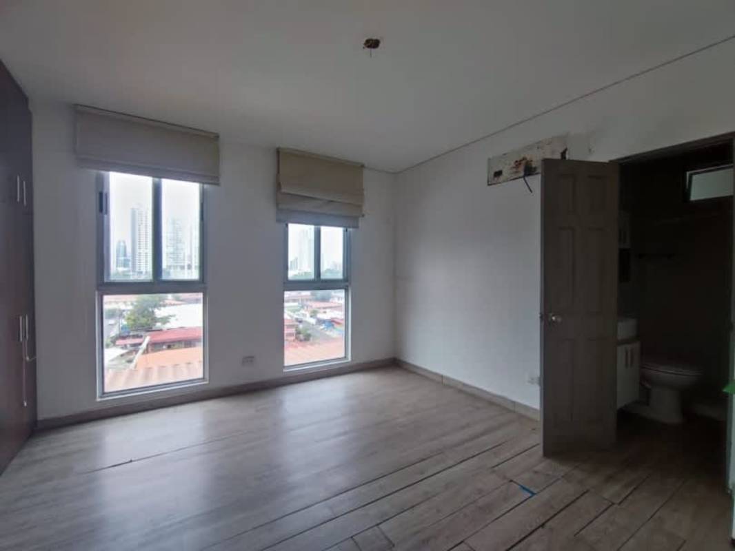 Bright secondary bedroom with wood floors and built-in closet PH Bayside Tower San Francisco Panama