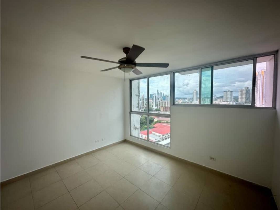 Second bedroom city views, built-in closet, split AC PH Portanova San Francisco Panama