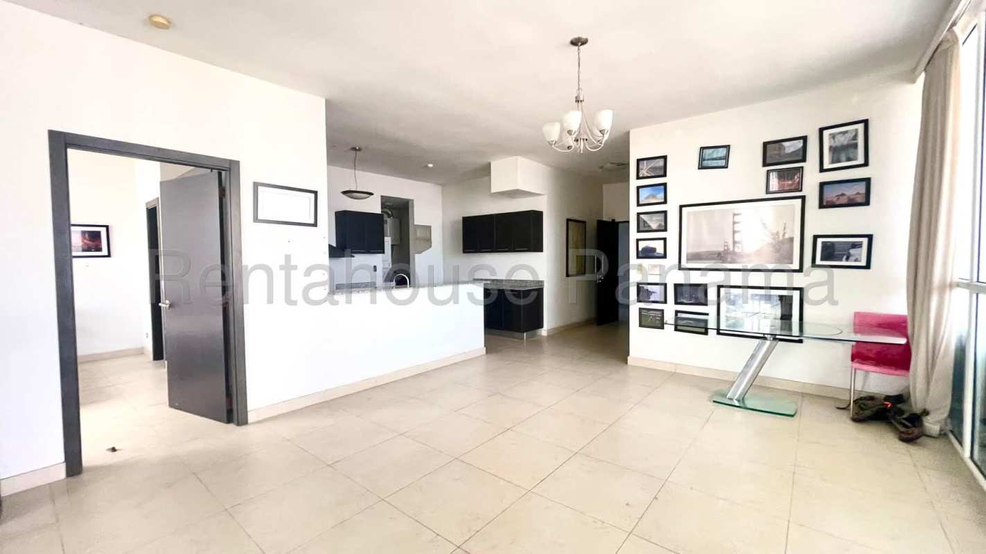Master bedroom with built-in closet and window overlooking city skyline in PH Quadrat San Francisco Panama