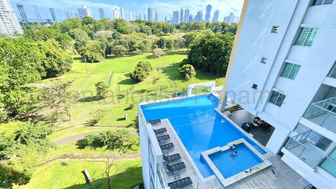Rooftop infinity pool with skyline view in PH Residencias del Sol Carrasquilla Panama City