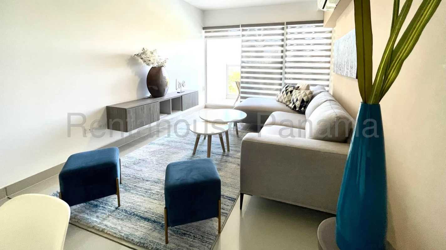 Unfurnished modern kitchen design space in PH Residencias del Sol Carrasquilla Panama