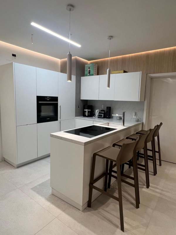 Rooftop wellness amenities with gym, padel, track, lounge at PH Victory Wellness Panama