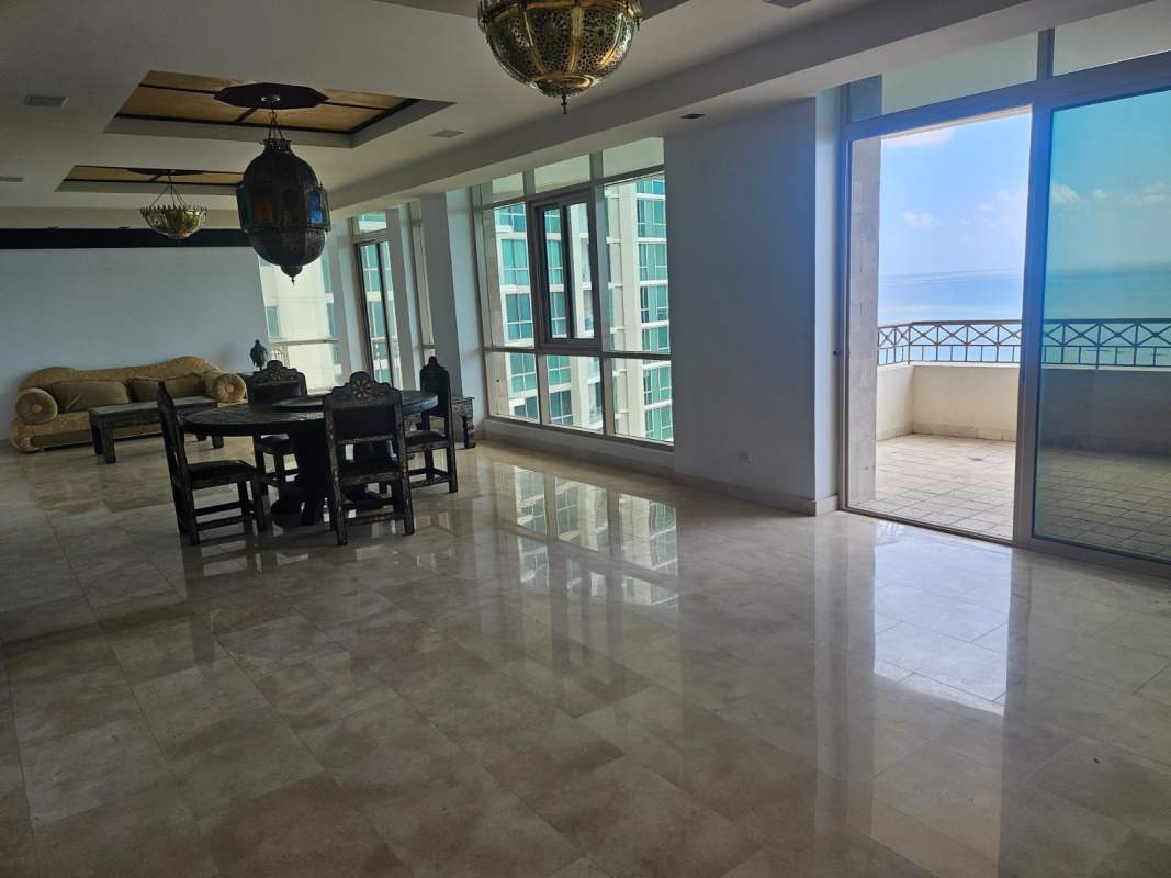 Spacious granite countertop kitchen with stainless appliances and mosaic backsplash PH Pacific Point Punta Pacifica Panama