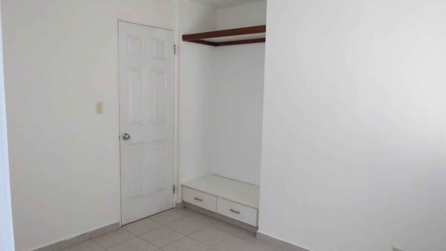 Laundry space with sink and water hookups PH Punta Paitilla Tower Panama