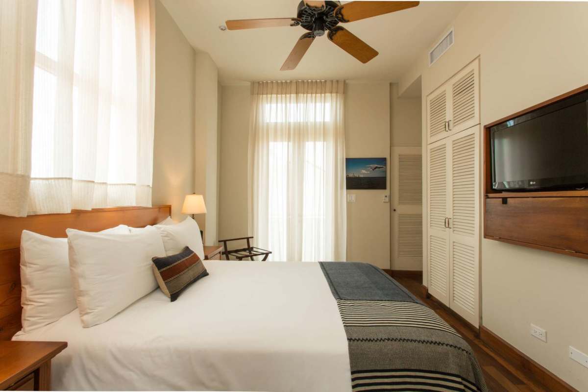 Furnished 1BR Condo with Tourist License Casco Viejo