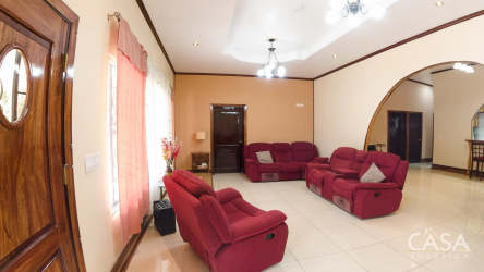 Rustic bedroom double beds wood ceiling mirrored closet windows in Bugaba Chiriquí Panama
