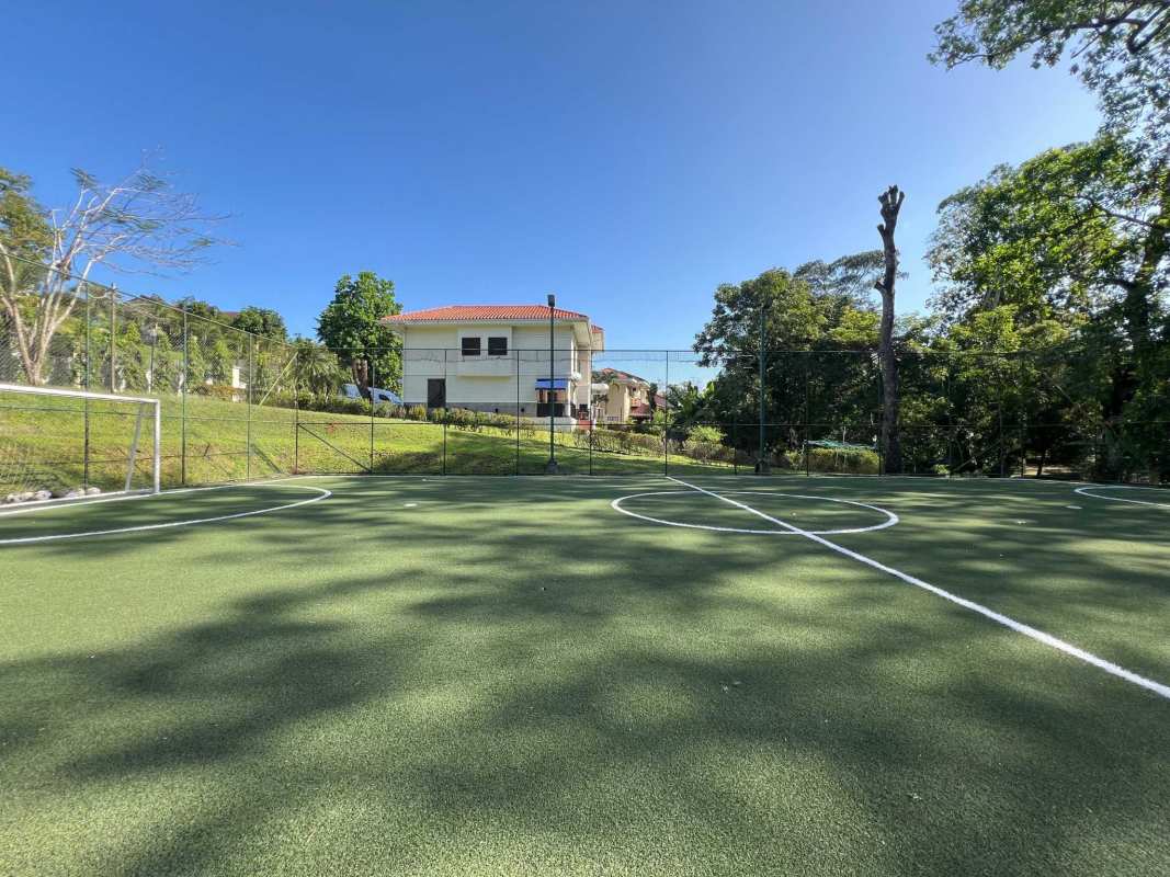 Private swimming pool with jacuzzi, covered patio and garden in luxury house at Camino de Cruces Clayton
