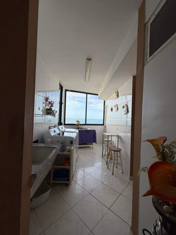 Giant master bedroom with sea view marble floors walk-in closet PH Villa Marina Paitilla Panama