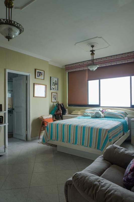 Elegant marble bathroom with tub panoramic city view PH Villa Marina Punta Paitilla Panama