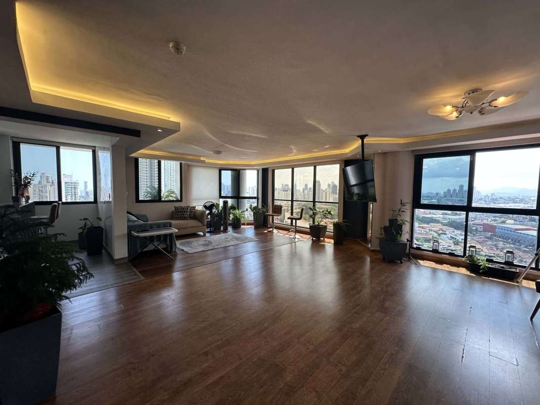 Updated kitchen with granite countertops and cabinetry in PH Sky View