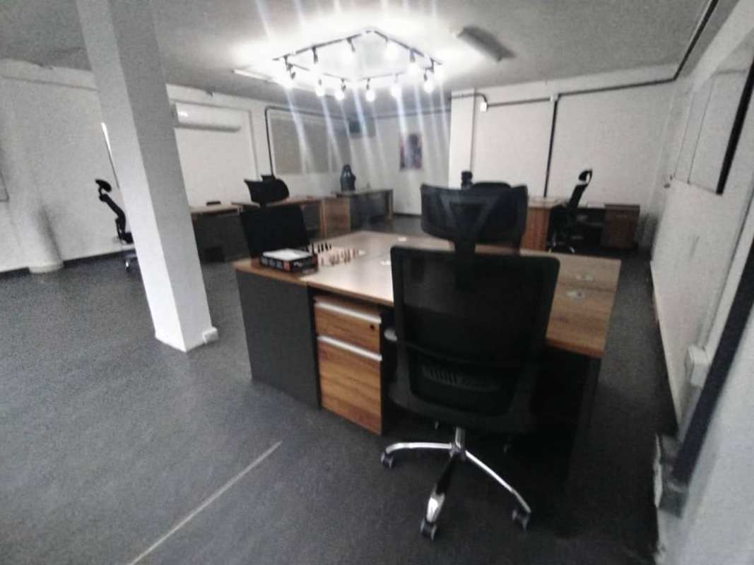 Large open-plan office space with multiple workstations in PH El Cangrejo Plaza Panama City