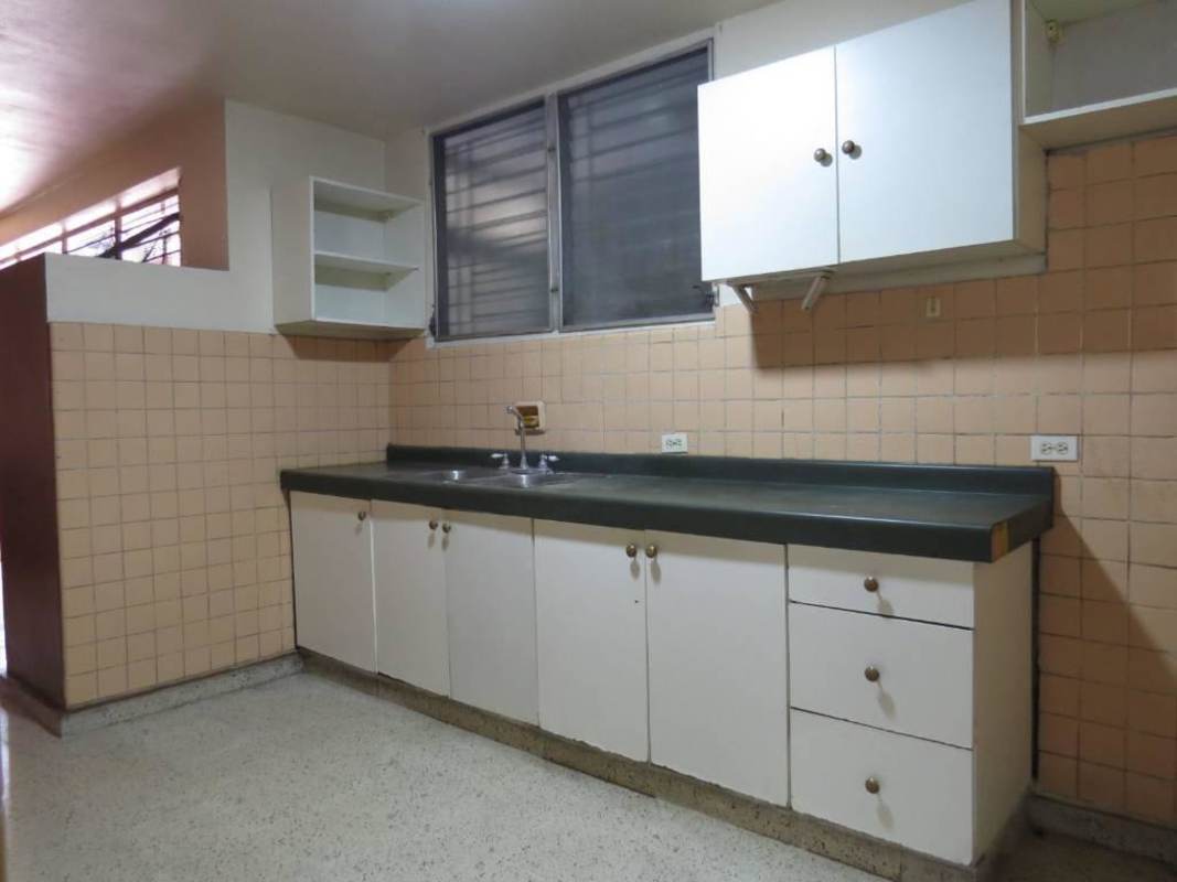 Modern open-plan office with lighting, desks in PH El Cangrejo Plaza Panama