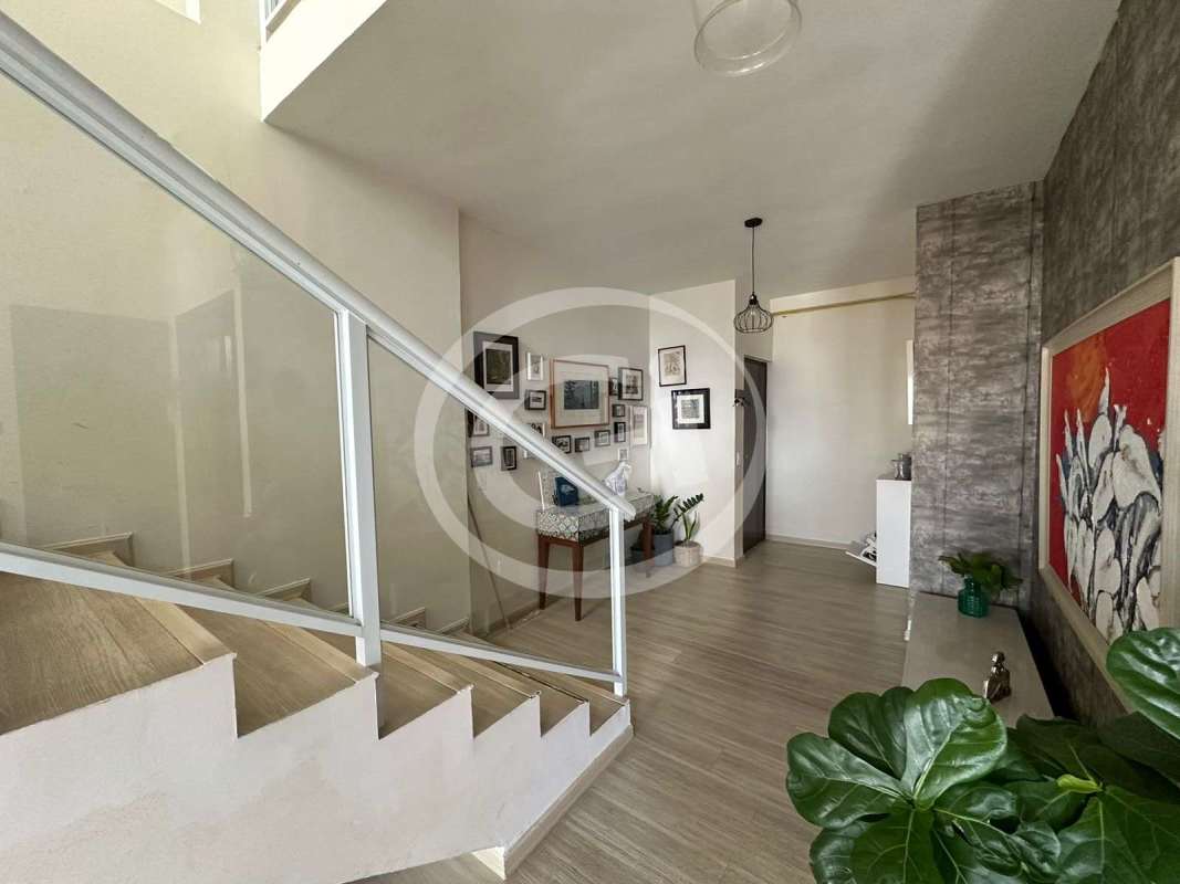 Modern hallway with staircase and gallery wall penthouse PH Miyaki Obarrio Panama City