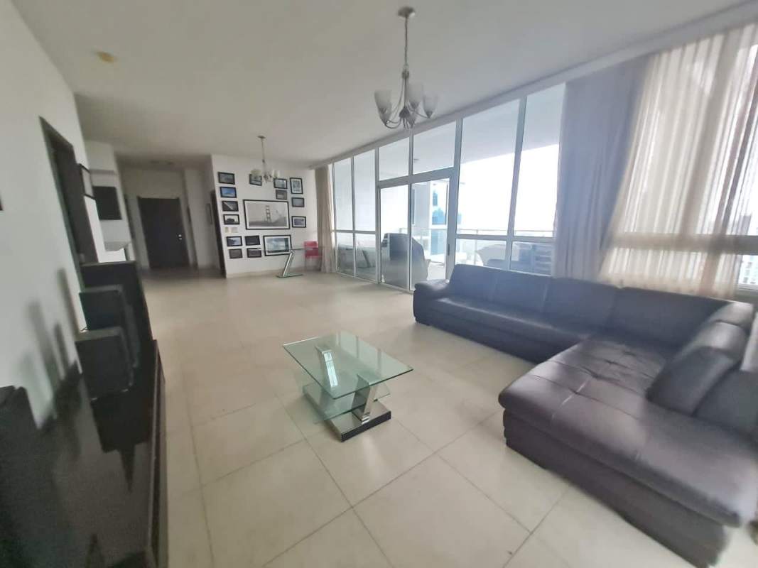 Open kitchen with granite countertops and appliances PH Quadrat Panama